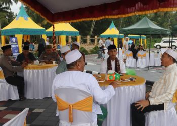“JUM’AT KOPI: MINUM KOPI BARATAAN” TUTUP KEGIATAN SEHARI SUNAH JUM’AT SAGAN WAKOP