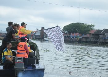 PJ. BUPATI KIBARKAN BENDERA START TANDA DIMULAINYA LOMBA JUKUNG SUDUR PIALA PAMAN BIRIN CUP 2023