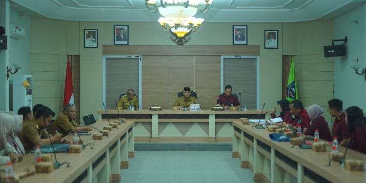 JALIN SINERGI DAN AMBIL LANGKAH KONKRET, PEMKAB HSS BERSAMA KEMENKUMHAM PROV. KALSEL LAKUKAN AUDIENSI PENYELESAIAN STATUS KEWARGANEGARAAN WNA