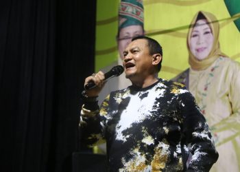 PENJABAT BUPATI HULU SUNGAI SELATAN DAN ISTRI MENYAKSIKAN PENAMPILAN ORKES GAMBUS DARI POSKO LABASTARI KANDANGAN MERIAHKAN HARI JADI KABUPATEN KE-73