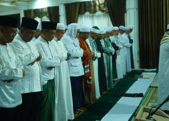 PEMKAB HSS MEMAKNAI HARI JADI KE-73 DENGAN SHOLAT HAJAT DAN TAUSIAH
