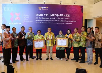 PENGAKUAN ATAS KETELITIAN DAN EFISIENSI KEUANGAN PEMERINTAH DAERAH, HSS RAIH PENGHARGAAN BERGENGSI IMPLEMENTASI RB TEMATIK TERBAIK DAN SAKIP PRESTASI A