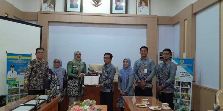 ALHAMDULILLAH SELAMAT DAN SUKSES KABUPATEN HULU SUNGAI SELATAN MERAIH PERINGKAT I LOMBA PENANGANAN RUMAH TIDAK LAYAK HUNI (RTLH) KABUPATEN/KOTA SE-PROVINSI KALIMANTAN SELATAN.