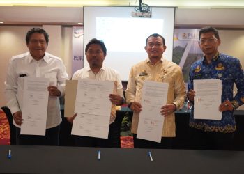 PJ BUPATI HSS TANDA TANGANI SERAH TERIMA BARANG MILIK NEGARA KEMENTERIAN PEKERJAAN UMUM DAN PERUMAHAN RAKYAT UNTUK JALAN NASIONAL DAN JALAN NASIONAL ARTERI