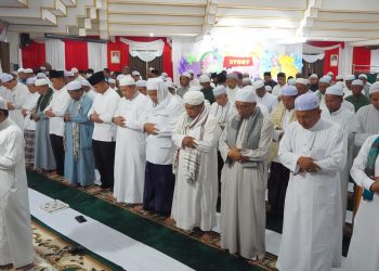SHALAT HAJAT DAN DOA BERSAMA UNTUK KESELAMATAN DAN KELANCARAN IBADAH UMRAH PENJABAT BUPATI HSS