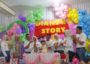 BENTUK PERHATIAN KEPADA KELUARGA DI TENGAH KESIBUKAN, PJ BUPATI HSS RAYAKAN MILAD CUCU TERCINTA