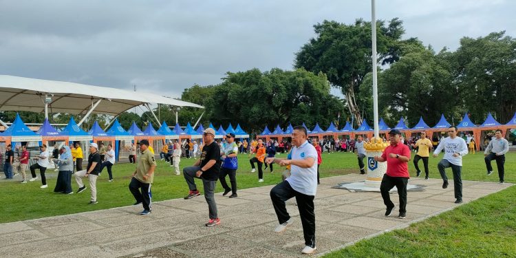 SENAM GABUNGAN ASN DI LAPANGAN LAMBUNG MANGKURAT