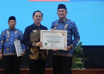 KAB. HSS RAIH PRESTASI GEMILANG: KEPATUHAN PELAYANAN PUBLIK TAHUN 2023 MENCAPAI ZONA HIJAU TERTINGGI DI KALIMANTAN SELATAN