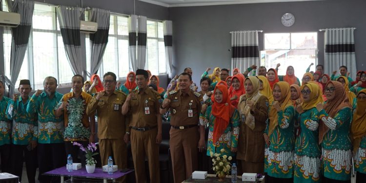 PJ. BUPATI HULU SUNGAI SELATAN BUKA RAPAT KERJA DAN WORKSHOP FPTKI: MENGUKIR MASA DEPAN PENDIDIKAN DENGAN TEMA ‘PERAN BARU PENGAWAS SEKOLAH DALAM IMPLEMENTASI MERDEKA BELAJAR