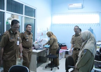 PJ BUPATI MENGUNJUNGI KANTOR DINAS PERDAGANGAN KAB. HSS