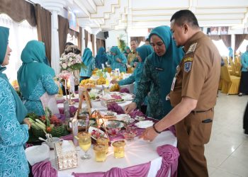 BERAGAM LOMBA MASAK, PJ. BUPATI HSS DAN PJ. KETUA TP. PKK KAB. HSS KAGUM MAKANAN YANG DIHIDANGKAN ENAK DAN BERKELAS