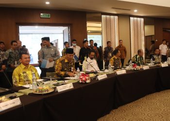 PJ BUPATI HSS IKUT RAPAT UMUM PEMEGANG SAHAM PT BANK KALSEL SE KALSEL