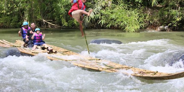 MEMBANGGAKAN, FESTIVAL BAMBOO RAFTING LOKSADO MASUK DALAM 110 EVENT BERKUALITAS SE-INDONESIA PADA KEN 2024