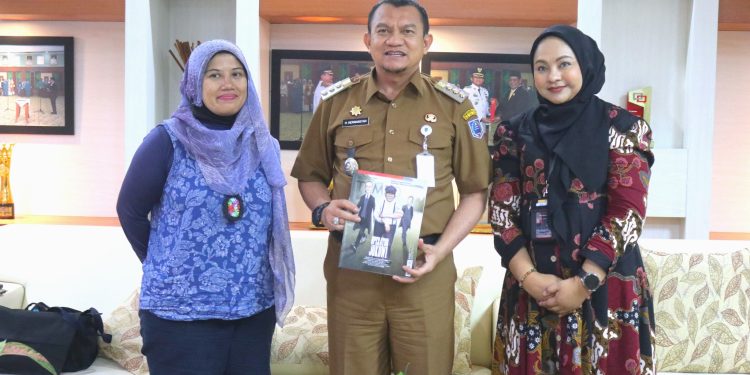 PJ. BUPATI HSS TERIMA TAMU DARI TEMPO MEDIA GRUP JAKARTA