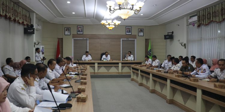 TINGKATKAN ANGKA BELANJA PRODUK DALAM NEGERI, SEKDA KAB. HSS PIMPIN RAPAT KOORDINASI TKDN