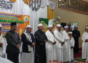 PENJABAT BUPATI HSS MENGHADIRI DENGAN KHIDMAT PERINGATAN ISRA DAN MI’RAJ NABI MUHAMMAD SAW SEKALIGUS HAUL KH. MUHAMMAD ZAINI BIN ABDUL GANI DI MASJID AGUNG TAQWA KANDANGAN