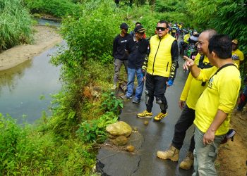 LANGKAH PENUH SEMANGAT: PJ. BUPATI HSS DAN ROMBONGAN ‘TURKAM DE LOKSADO’ BERJUANG DI JALUR PENUH RINTANG MENUJU PENINGKATAN INFRASTRUKTUR DAN KESEJAHTERAAN MASYARAKAT