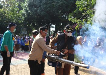 GERAKAN BERSAMA MASYARAKAT (GERAM) BERANTAS SARANG NYAMUK UNTUK MENCEGAH DBD