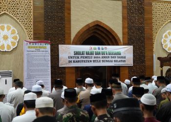 PENJABAT BUPATI HSS BERSAMA FORKOPIMDA DAN ALIM ULAMA PANJATKAN DOA BERSAMA UNTUK PEMILU 2024 AMAN DAN DAMAI