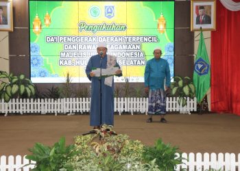DISAKSIKAN PJ. BUPATI, SEBANYAK 31 ORANG DA’I PENGGERAK DAERAH TERPENCIL & RAWAN KEAGAMAAN DIKUKUHKAN KETUA MUI HSS