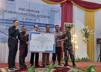 HADIRI PENANDATANGANAN PIAGAM PENCANANGAN ZONA INTEGRITAS, SEKDA: HAL TERPENTING ADALAH KOMITMEN PIMPINAN DAN SELURUH JAJARAN, SERTA PERAN KELUARGA