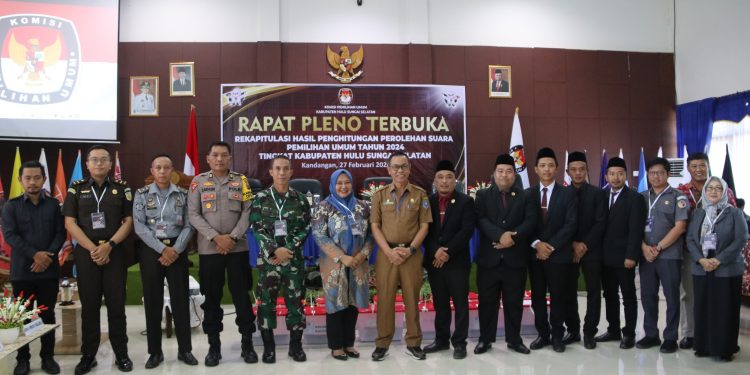 RAPAT PLENO TERBUKA REKAPITULASI HASIL PENGHITUNGAN PEROLEHAN SUARA PEMILIHAN UMUM TAHUN 2024 TINGKAT KAB. HSS