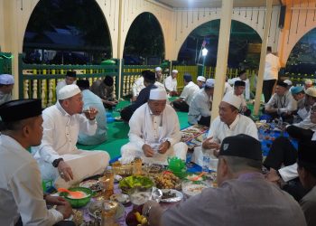 PEMKAB HSS GELAR SAFARI RAMADHAN DENGAN BERBUKA PUASA DAN SHOLAT MAGRIB BERJAMAAH BERSAMA MASYARAKAT DESA LONGAWANG