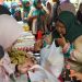 MEMBANTU MASYARAKAT, PEMERINTAH KABUPATEN HSS GELAR PASAR MURAH DAN BANSOS DI DESA LOKBINUANG
