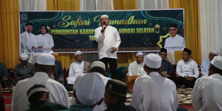 PERKUAT UKHUWAH ISLAMIAH, PEMKAB HSS GELAR BUKA BERSAMA, TARAWIH, DAN TADARUS AL-QUR’AN BERSAMA MASYARAKAT DESA BAJAYAU TENGAH