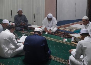 PJ. BUPATI HSS IKUTI TADARUS AL-QUR’AN SELEPAS SHOLAT TARAWIH DI MESJID ASSA’ADAH TANIRAN KUBAH