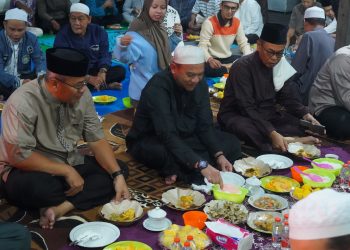PEMKAB HSS MENGGELAR SAFARI RAMADHAN, GELAR SAHUR BERSAMA DAN SHOLAT SUBUH BERJAMAAH DI MESJID AL FIRDAUS DESA BARUH JAYA DAHA SELATAN