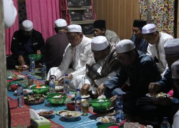 PEMKAB. HSS GELAR SAFARI SAHUR RAMADHAN: SATU KEHARMONISAN DENGAN MASYARAKAT DESA HULU BANYU