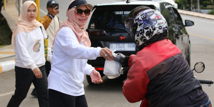 JUMAT BERKAH DAN JUMAT BERBAGI BERSAMA DWP KAB HSS, SEMARAKKAN BULAN RAMADHAN 1445 H