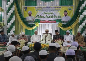 PJ BUPATI HSS DAN ISTRI MENGHADIRI ACARA PERINGATAN MALAM NUZULUL QUR’AN DI MASJID AGUNG TAQWA KANDANGAN: “MOMEN MEMPERKUAT RASA CINTA TERHADAP AL-QUR’AN”
