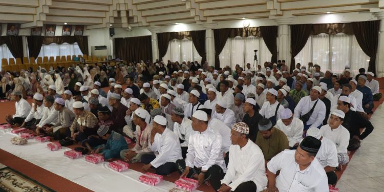 RATUSAN GURU TKA / TPA BKPRMI SE-HSS IKUTI BUKA PUASA BERSAMA PJ. BUPATI