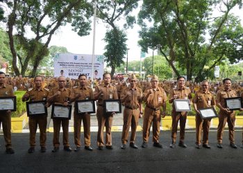 PEMERINTAH KABUPATEN HSS BERIKAN PENGHARGAAN:” WAJIB PAJAK RAIH ANUGERAH PAJAK DAERAH TAHUN 2023″