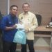PJ BUPATI HSS SERAHKAN PAKET LEBARAN KEPADA WARTAWAN REKANAN PEMKAB HSS