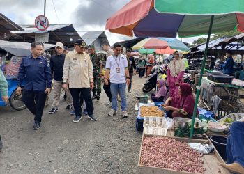 PIMPIN OPERASI PEMANTAUAN HARGA DAN KETERSEDIAAN BAHAN POKOK, PJ BUPATI HSS PASTIKAN HARGA BAHAN POKOK STABIL