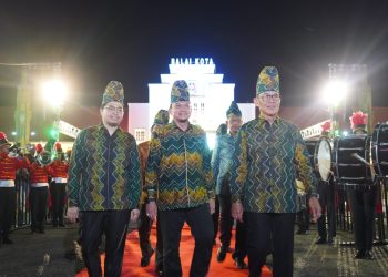 WUJUD SINERGI BERSAMA BUMI RAKAT MUFAKAT, PJ. BUPATI HSS HADIRI PUNCAK PERINGATAN HARI JADI KOTA BANJARBARU YANG KE-25