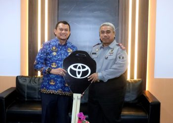 SERAHKAN BANTUAN MOBIL OPERASIONAL, PJ. BUPATI : SEMOGA BERMANFAAT UNTUK PENINGKATAN KINERJA RUTAN KELAS IIB KANDANGAN
