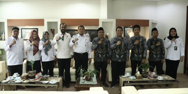 PERKUAT SINERGI: PENJABAT BUPATI HSS SAMBUT KUNJUNGAN KETUA KPID DAN KPU, BAHAS PENYIARAN DAN ANTISIPASI BERITA HOAX