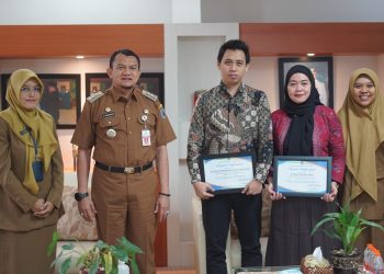 PJ BUPATI HSS MENERIMA TAMU DARI DOKTER RS DAHA SEJAHTERA YANG BERAKHIR MASA TUGAS: PENGHARGAAN ATAS PENGABDIANNYA DALAM PELAYANAN KESEHATAN