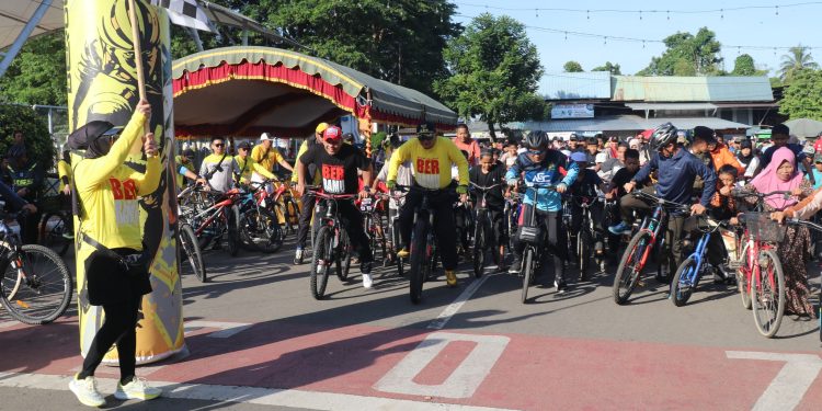 BUKA KEGIATAN GOWES HALAL BIHALAL BERRAMU, PJ BUPATI HARAPKAN MASYARAKAT GEMAR BEROLAHRAGA DEMI TINGKATKAN KESEHATAN