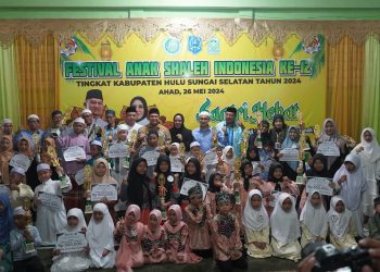 PENJABAT BUPATI HSS DRS. H. HERMANSYAH, MM, RESMI MENUTUP FASI XII TINGKAT KAB. HSS DI SIT QURRATA A’YUN KANDANGAN