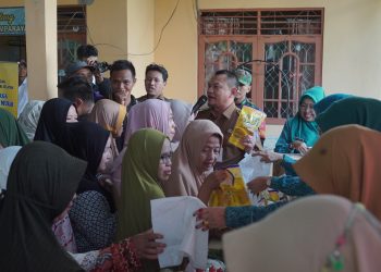 ANTUSIASME TINGGI MASYARAKAT DI PASAR MURAH DESA AMPARAYA, UPAYA ATASI INFLASI
