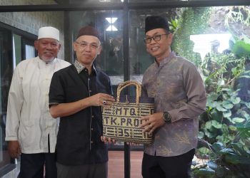SEKRETARIS DAERAH HSS TERIMA KUNJUNGAN SEKRETARIS DAERAH KABUPATEN TAPIN DI MTQ NASIONAL KE-XXXV