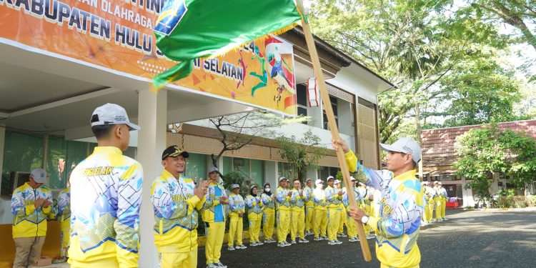 120 ORANG ATLET POPDA HSS RESMI DILEPAS PJ. BUPATI