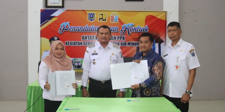 IKUT INTERVENSI STUNTING DAN KEMISKINAN EKSTRIM, DINAS PUTR LAKSANAKAN PENANDATANGAN KONTRAK KERJASAMA DENGAN PARA KSM