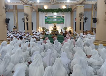 WAKILI PJ. BUPATI, SEKDA HADIRI KHATAMAN MASSAL 658 ORANG SISWA SD & MI