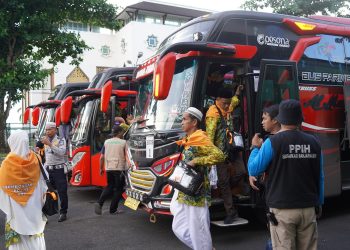JEMAAH CALON HAJI (JCH) DARI KABUPATEN HULU SUNGAI SELATAN TIBA DI ASRAMA HAJI BANJARBARU